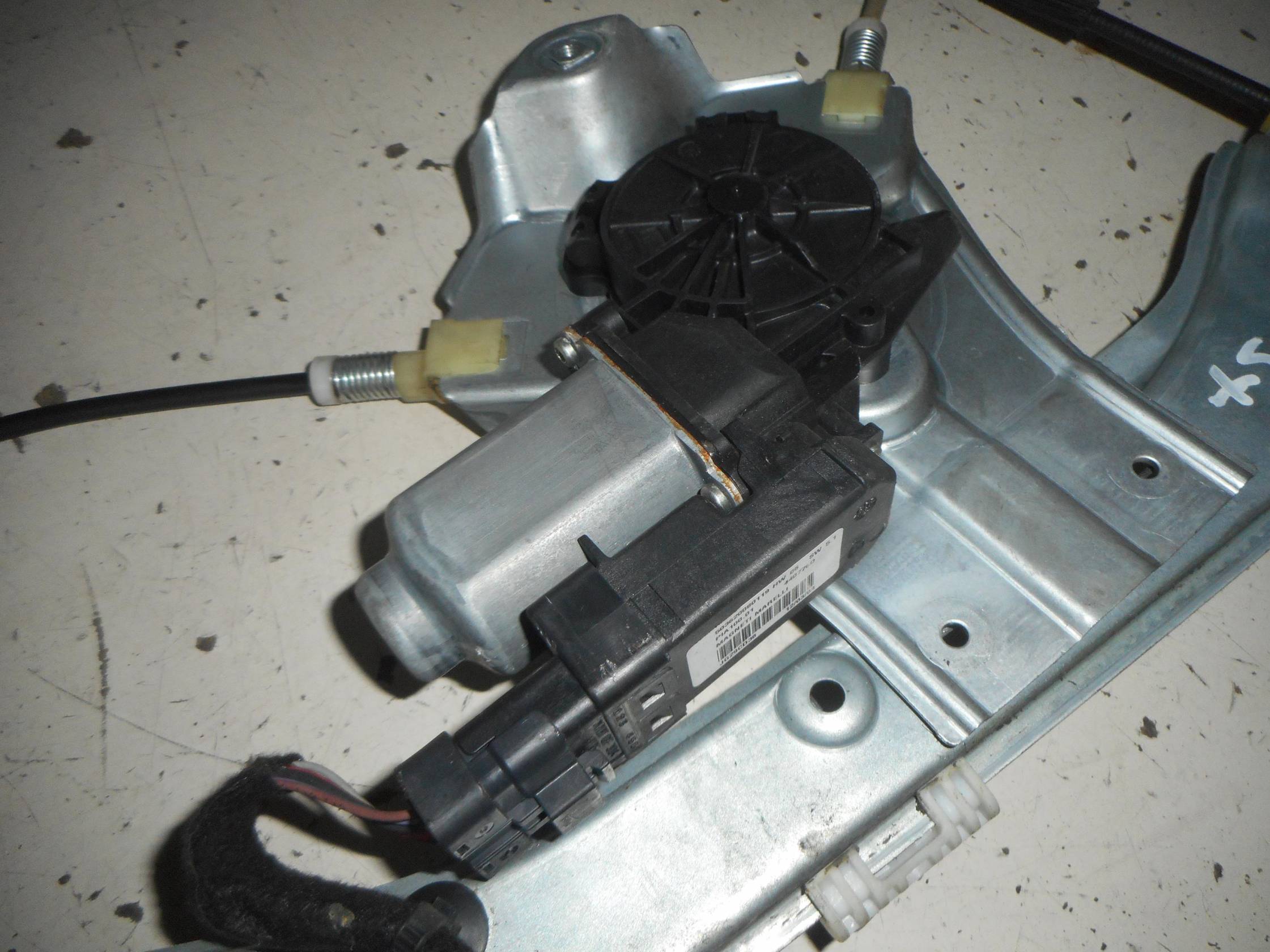 Alzacristallo elettr. porta ant. sx.